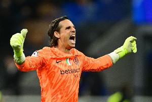 记者：国米为索默至少标价400万欧 曼城不会低于1800万出售阿坎吉