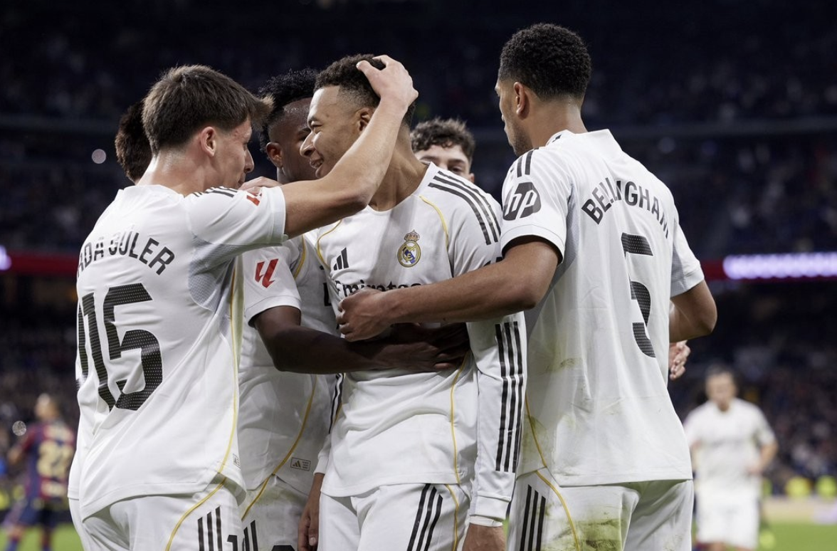 亲吻26岁兄弟！姆巴佩再秀勺子点球+感人故事曝光 皇马5连胜领跑