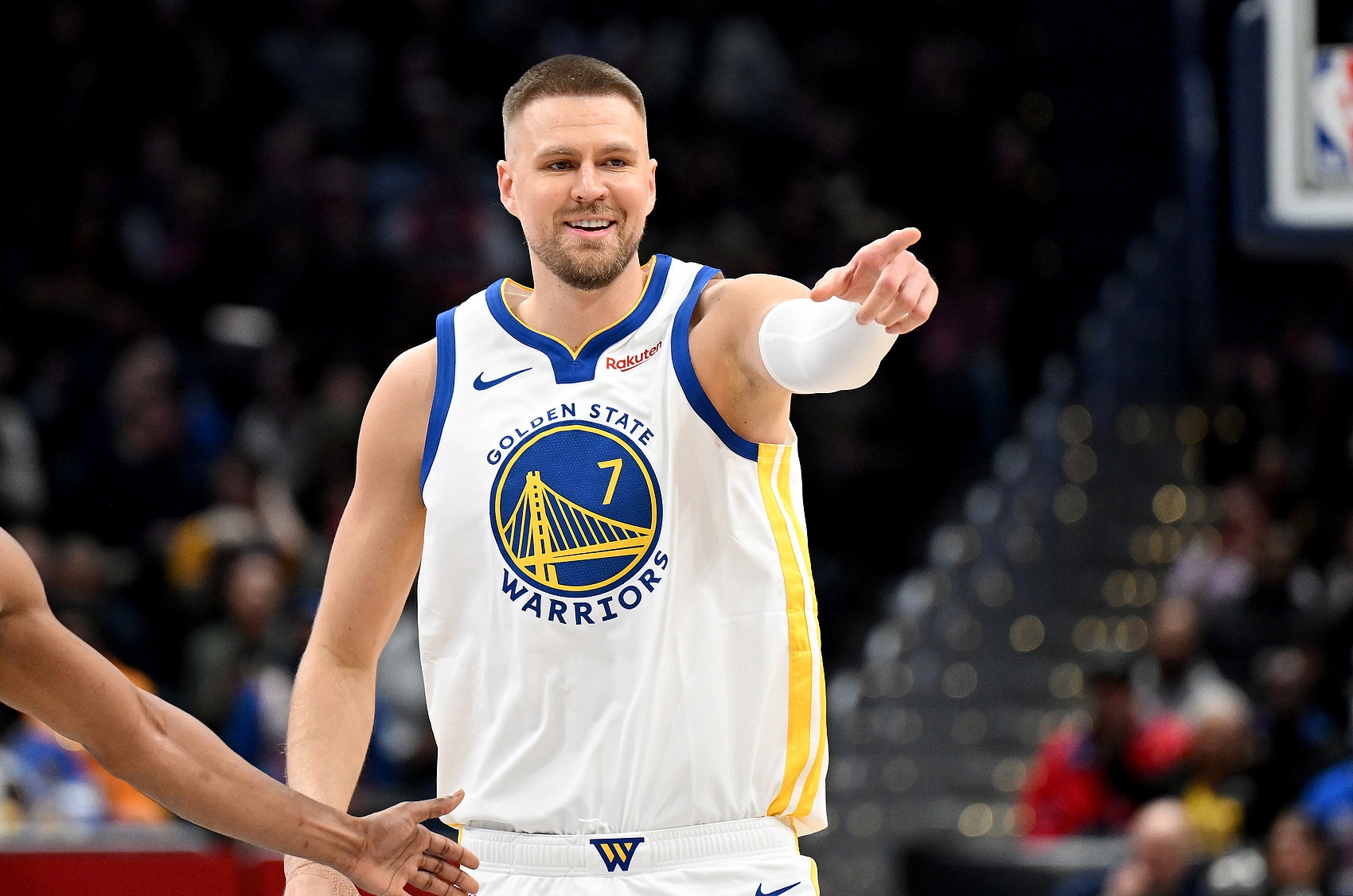 yl23455永利-今夏可能出现的溢价合同:哈登&波津在列 伊森的续约将令火箭头疼