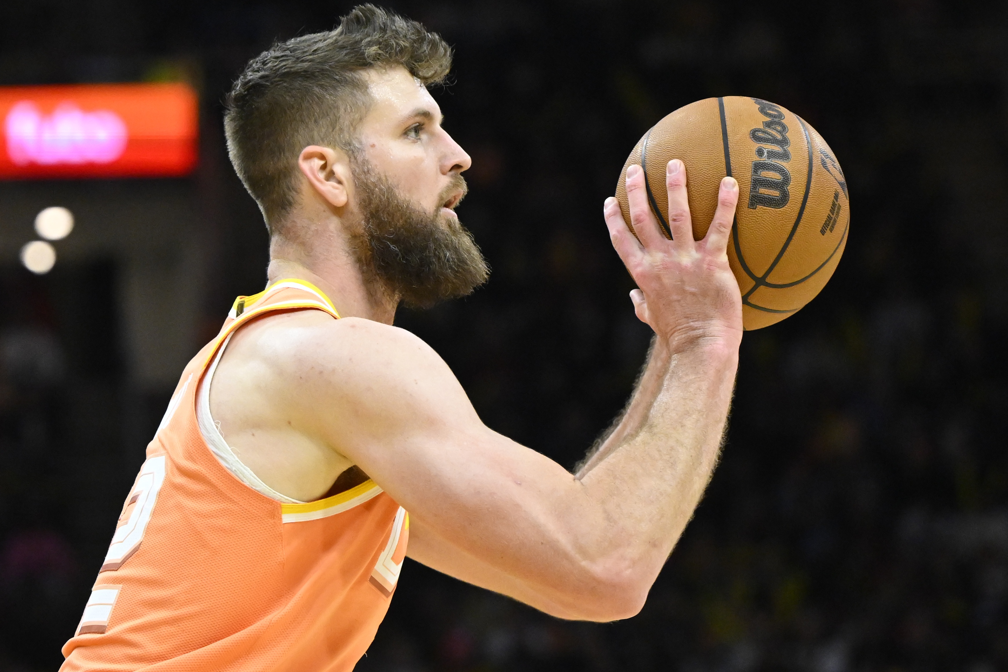 yl23455永利-今夏可能出现的溢价合同:哈登&波津在列 伊森的续约将令火箭头疼